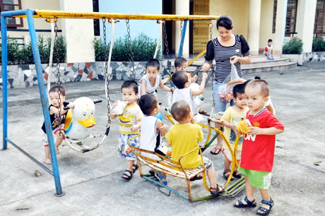 Chăm sóc trẻ em tại Trung tâm Bảo trợ trẻ em có hoàn cảnh đặc biệt. (Ảnh minh hoạ)