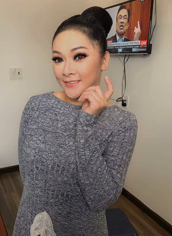 Tuy nhiên, cô vẫn giữ được phong thái trẻ trung và cuốn hút