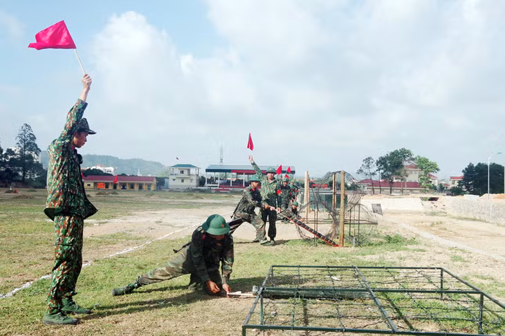 Huấn luyện chiến sĩ mới tại Trung đoàn 244