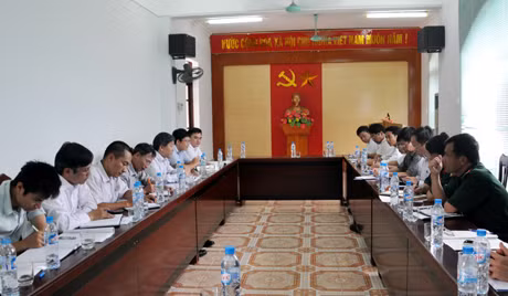 Quang cảnh buổi làm việc