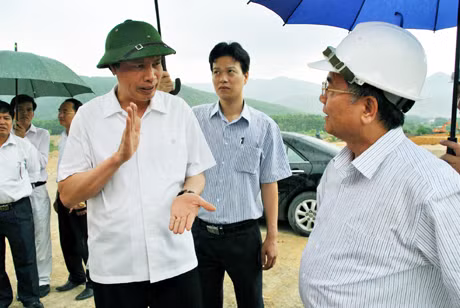 Trong chương trình làm việc với lãnh đạo TP Uông Bí hồi giữa tháng 5-2012, Phó Bí thư, Chủ tịch HĐND tỉnh Nguyễn Đức Long đã đến kiểm tra tiến độ xây dựng nhà máy xử lý chất thải rắn và sản xuất nguyên, nhiên liệu tái tạo ở phường Bắc Sơn, TP Uông Bí; đồng thời yêu cầu chủ đầu tư thực hiện tiến độ theo đúng cam kết.