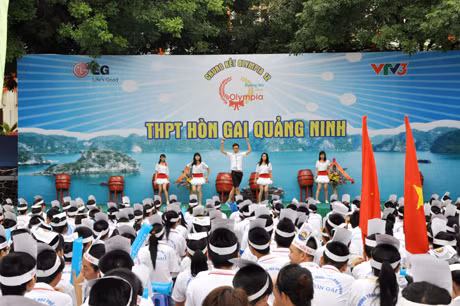 Không khí điểm cầu trường THPT Hòn Gai đã 