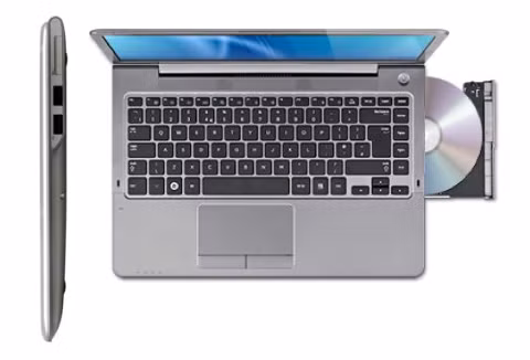 Khả năng tùy biến đem lại cho người dùng nhiều sự lựa chọn (Phiên bản 14 inch với card đồ họa rời và ổ quang tích hợp).
