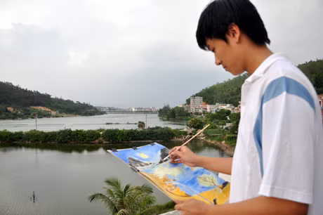 Những lúc rảnh, Đặng Thái Hoàng vẽ tranh để thư giãn.