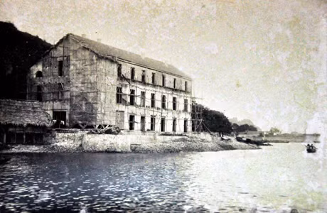 Khách sạn Remblai được xây dựng bên phía Hòn Gai năm 1923.
