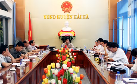 Chủ tịch UBND tỉnh làm việc với các ngành về tiến độ 2 dự án.