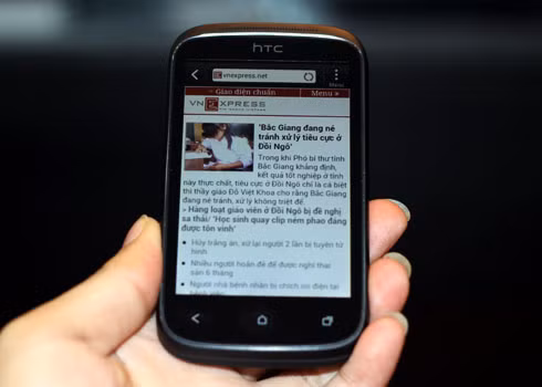 HTC Desire C là smartphone rẻ nhất của HTC được tung ra trong năm nay. Ảnh: Huy Đức.