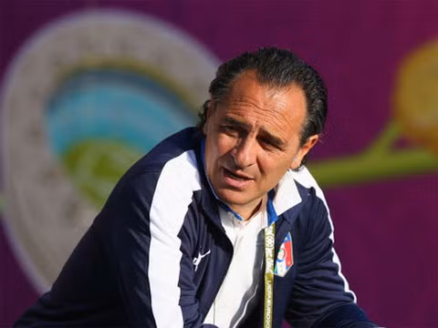 Prandelli luôn cầu nguyện cho tuyển Italy chân cứng đá mềm tại Euro 2012.