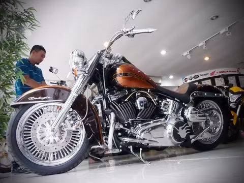 Harley Davidson Softail Deluxe được Saigonmoto đưa về Việt Nam.