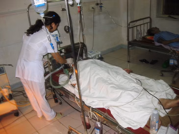 Các nạn nhân đang được cứu chữa tại bệnh viện Đa khoa Hà Nam