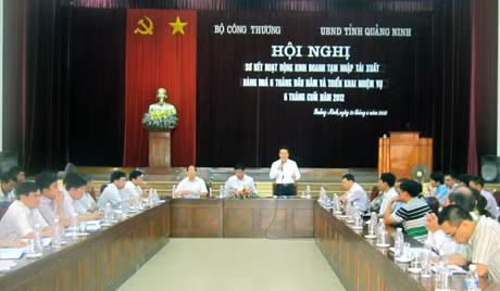 Đồng chí Nguyễn Văn Thành, Phó Chủ tịch UBND tỉnh phát biểu tại Hội nghị