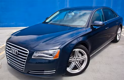Audi A8 đời 2013 giá từ 73.100 USD cho bản tiêu chuẩn và từ 79.400 USD cho bản trục cơ sở dài. Ảnh: Edmunds.