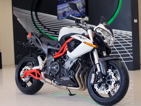 Benelli R160 được Benelli Việt Nam phân phối chính hãng.