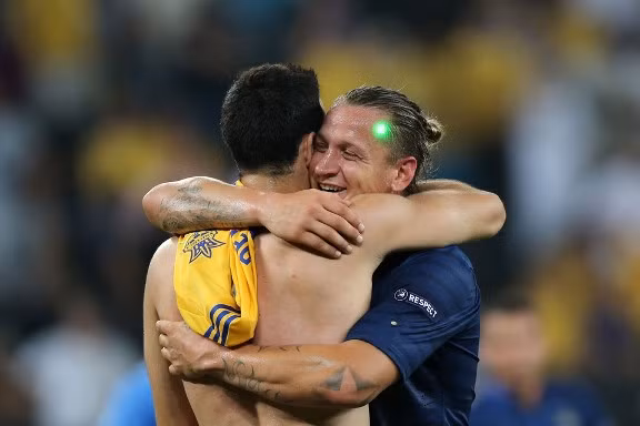 Mexes (phải) và Rami có phải là cặp trung vệ đáng tin cậy của đội Pháp? - Ảnh Getty
