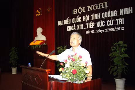 Đại biểu Trần Xuân Hoà tiếp xúc cử tri huyện Hải Hà.