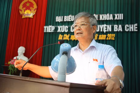 Đồng chí Trần Xuân Hòa, đại biểu Quốc hội khóa XIII tỉnh Quảng Ninh tiếp xúc cử tri huyện Ba Chẽ.
