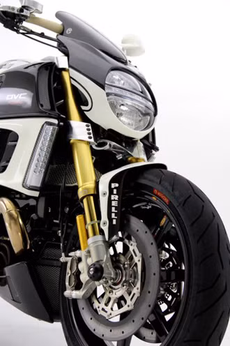 Xế độ Ducati Diavel được hãng độ Motocrose thực hiện.