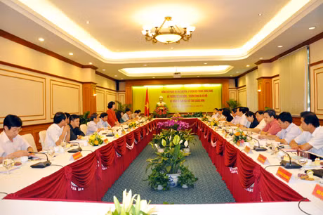 Quang cảnh buổi làm việc.