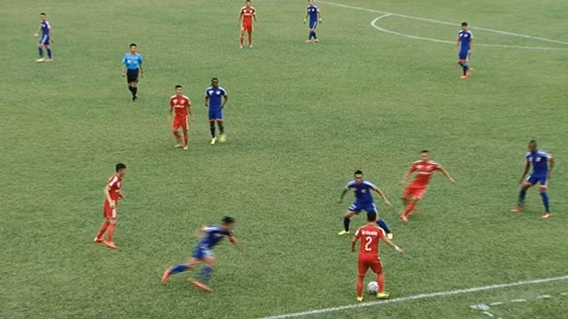Những phút đầu trận đấu