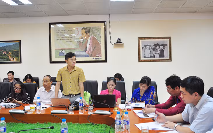 Phóng viên các cơ quan báo chí đặt câu hỏi tại buổi họp báo.