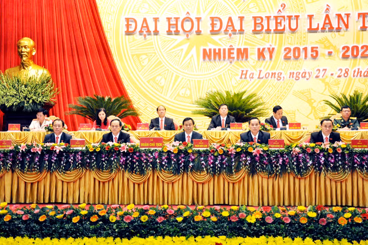 Đoàn chủ tịch điều hành Đại hội.