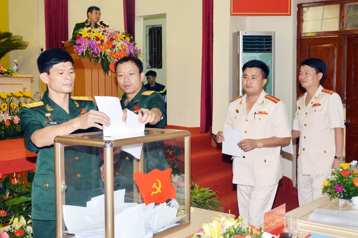 Đại biểu bầu BCH Đảng bộ huyện Vân Đồn nhiệm kỳ 2015-2020; bầu trực tiếp Bí thư