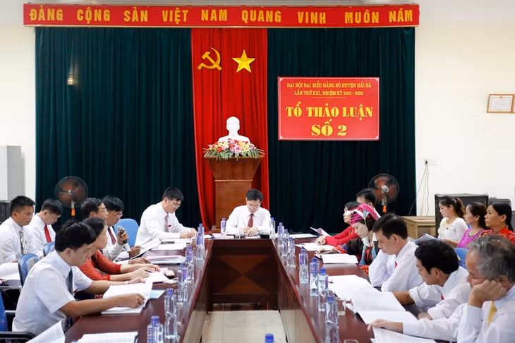 Đại biểu thảo luận tại tổ 