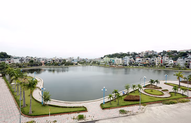 Dự án cải tạo, nâng cấp hồ điều hoà và hệ thống tiêu thoát nước phường Yết Kiêu được hoàn thành năm 2011 đã góp phần cải tạo môi trường và tạo cảnh quan xanh - sạch - đẹp cho TP Hạ Long.