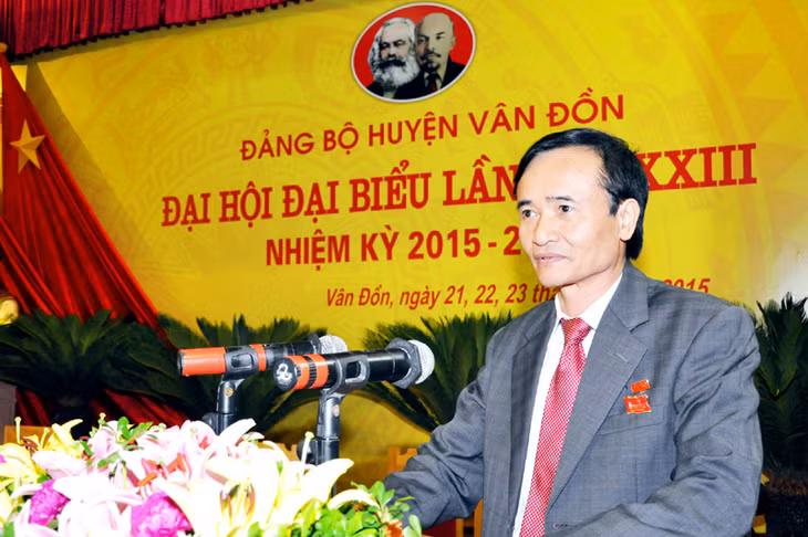 Đồng chí Đoàn Văn Chỉnh, Bí thư Huyện ủy Vân Đồn phát biểu bế mạc Đại hội.