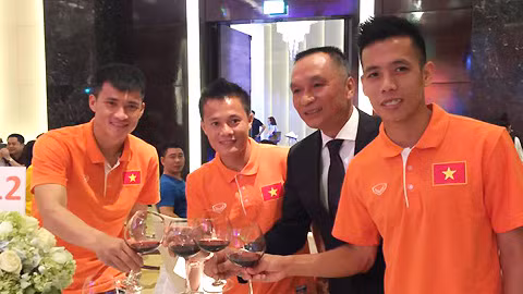 Quả bóng vàng Thành Lương, bóng bạc Văn Quyết, bóng đồng Công Vinh đều có cơ hội nhận giải.