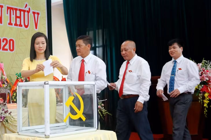 Bỏ phiếu...