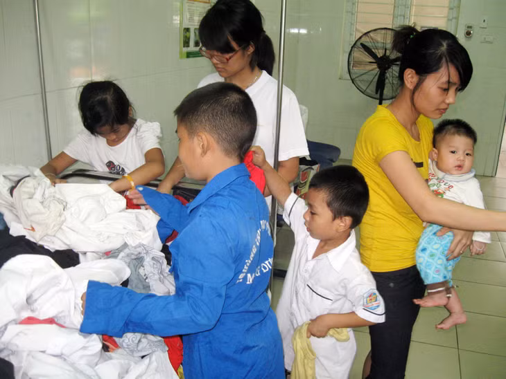 Đảm bảo đủ quần áo cho các hộ dân đi sơ tán.