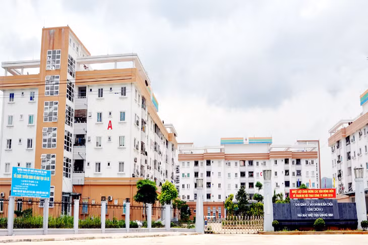 Khu tập thể của CBCN Công ty CP Nhiệt điện Quảng Ninh (xã Thống Nhất) được đưa vào sử dụng tháng 12-2013, tạo sự “an cư lạc nghiệp” cho người lao động.