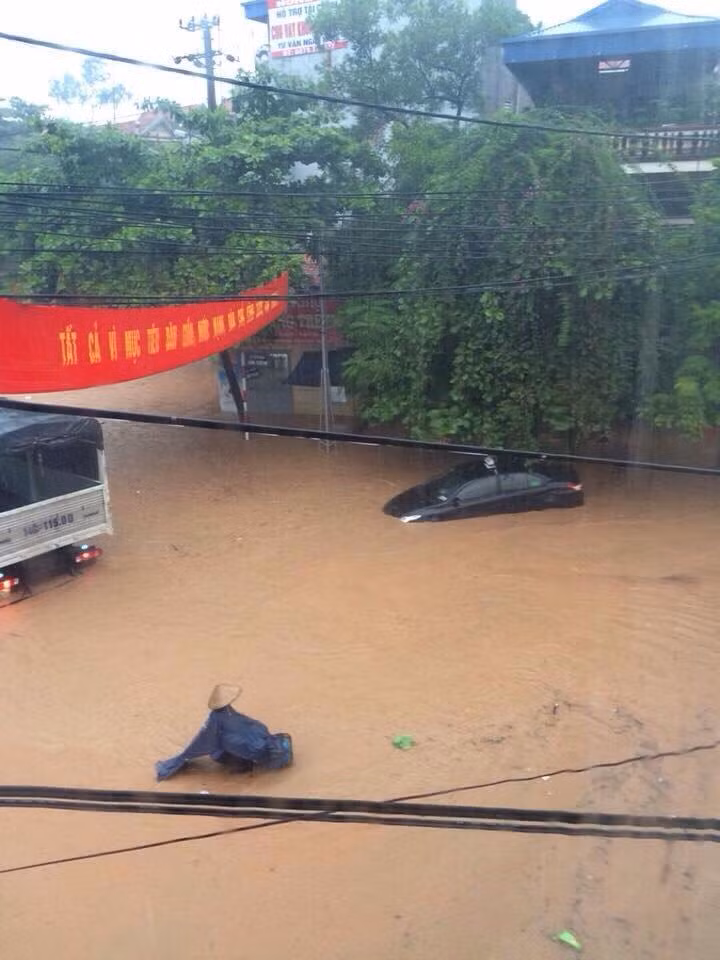 Nhiều khu dân cư nằm sâu trong ngõ cũng bị ngập 