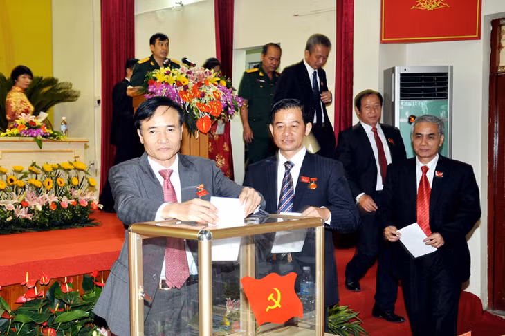 Đại biểu bầu BCH Đảng bộ huyện Vân Đồn nhiệm kỳ 2015-2020; bầu trực tiếp Bí thư