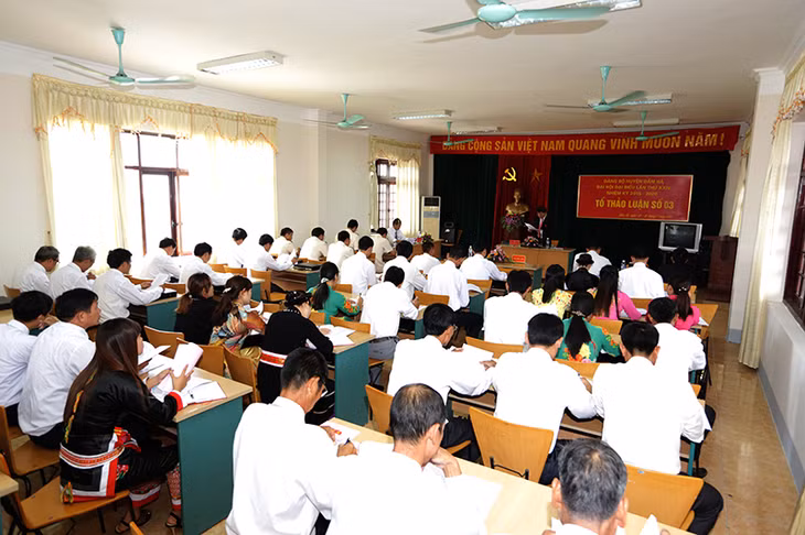 Đại biểu tổ thảo luận số 3 thảo luận tại hội trường