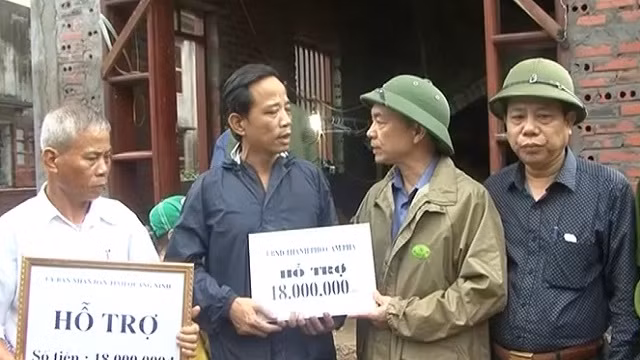 Thành phố Cẩm Phả đã cử đoàn công tác tới chia buồn và trao hỗ trợ gia đình bị tử nạn do mưa lũ