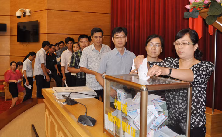 Cán bộ, công chức, viên chức các ban xây dựng Đảng thuộc Tỉnh ủy và MTTQ, các đoàn thể ủng hộ.
