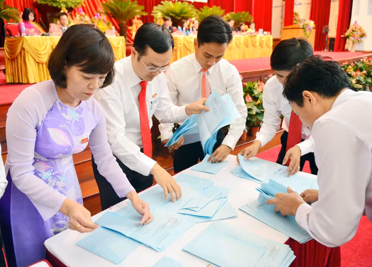 Tổ kiểm phiếu làm nhiệm vụ kiếm phiều bầu ngay tại Đại hội.