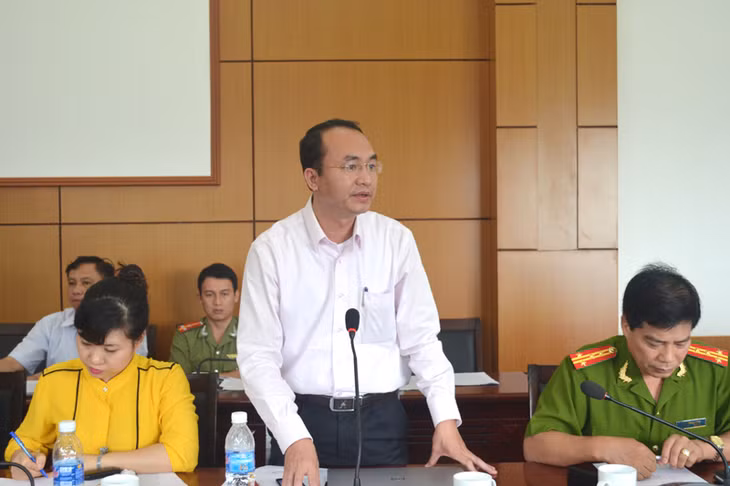 Đồng chí Lê Cao Long, Chủ nhiệm Đoàn Luật sư tỉnh phát biểu tại buổi đối thoại