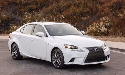Lexus IS 2016 đối thủ của Mercedes C-class.