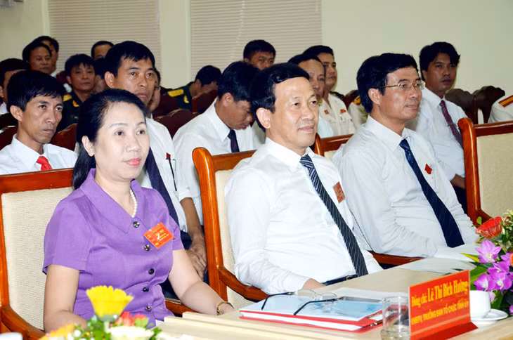 Các đồng chí lãnh đạo tỉnh dự và theo dõi Đại hội.