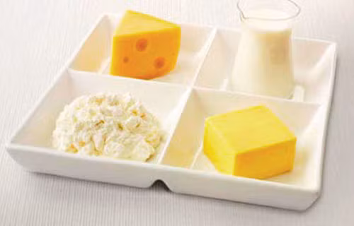 Các loại bơ, sữa, phô mai giàu chất đạm, chất béo và vitamin D là thực phẩm đặc biệt cần thiết cho sự phát triển chiều cao của trẻ.