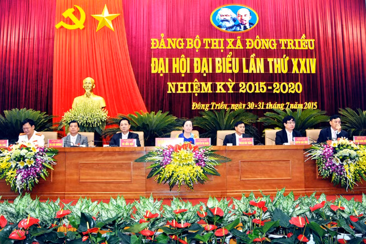 Đoàn chủ tịch điều hành Đại hội.