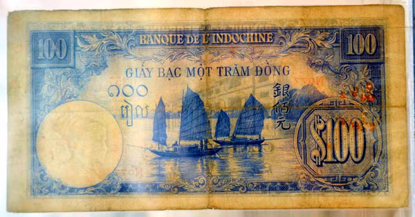 Hình ảnh Vịnh Hạ Long xuất hiện trên giấy bạc một trăm đồng Đông Dương in năm 1946.