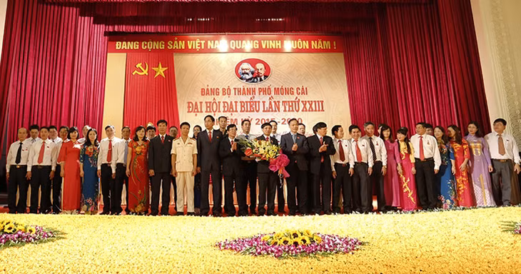 BCH Đảng bộ TP Móng Cái ra mắt Đại hội.