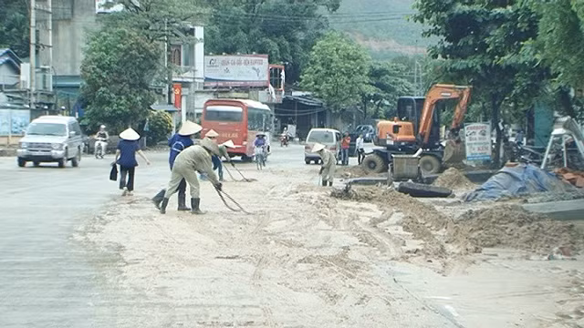 Mưa lớn gây lụt tại nhiều nơi.