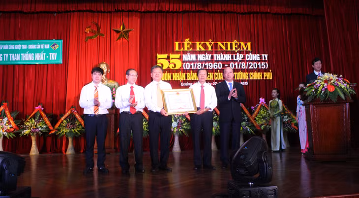 Công ty than Thống nhất - TKV đón nhận Bằng khen của Thủ tướng Chính phủ 