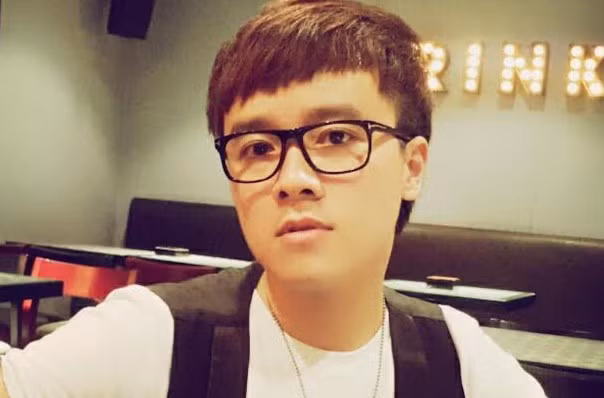 Sau một thời gian dài vắng bóng, chàng MC một thời của Tạp chí MTV trở lại với vai trò người dẫn chương trình Bài hát Việt năm 2015 và biên tập viên âm nhạc.