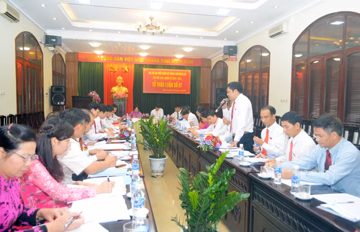 Tổ thảo luận số 7 thảo luận đóng góp ý kiến vào các văn kiện